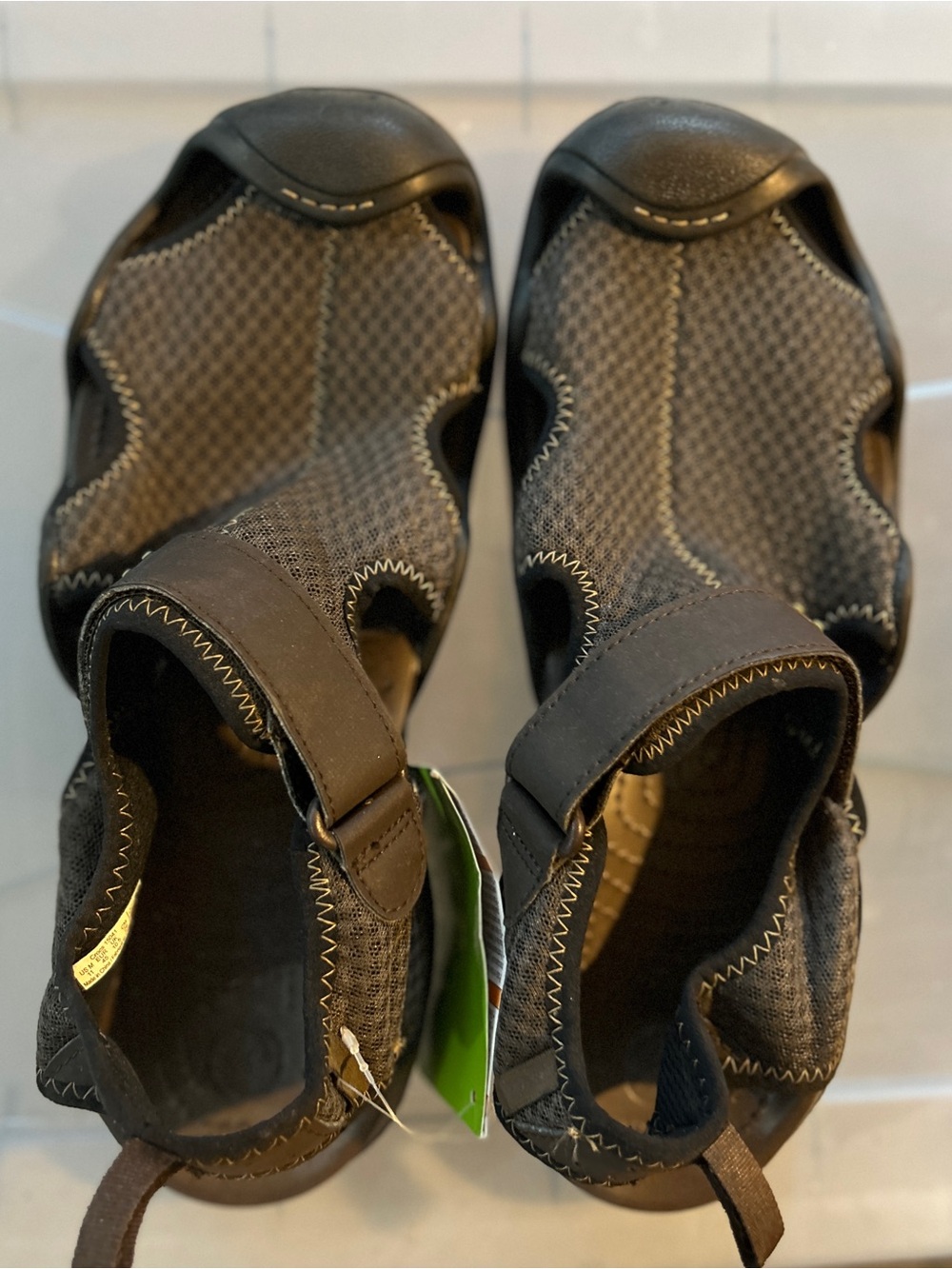 New Crocs Sandals Shoes Mens Size 11 brown Closed Toe Hiking Water Slip On